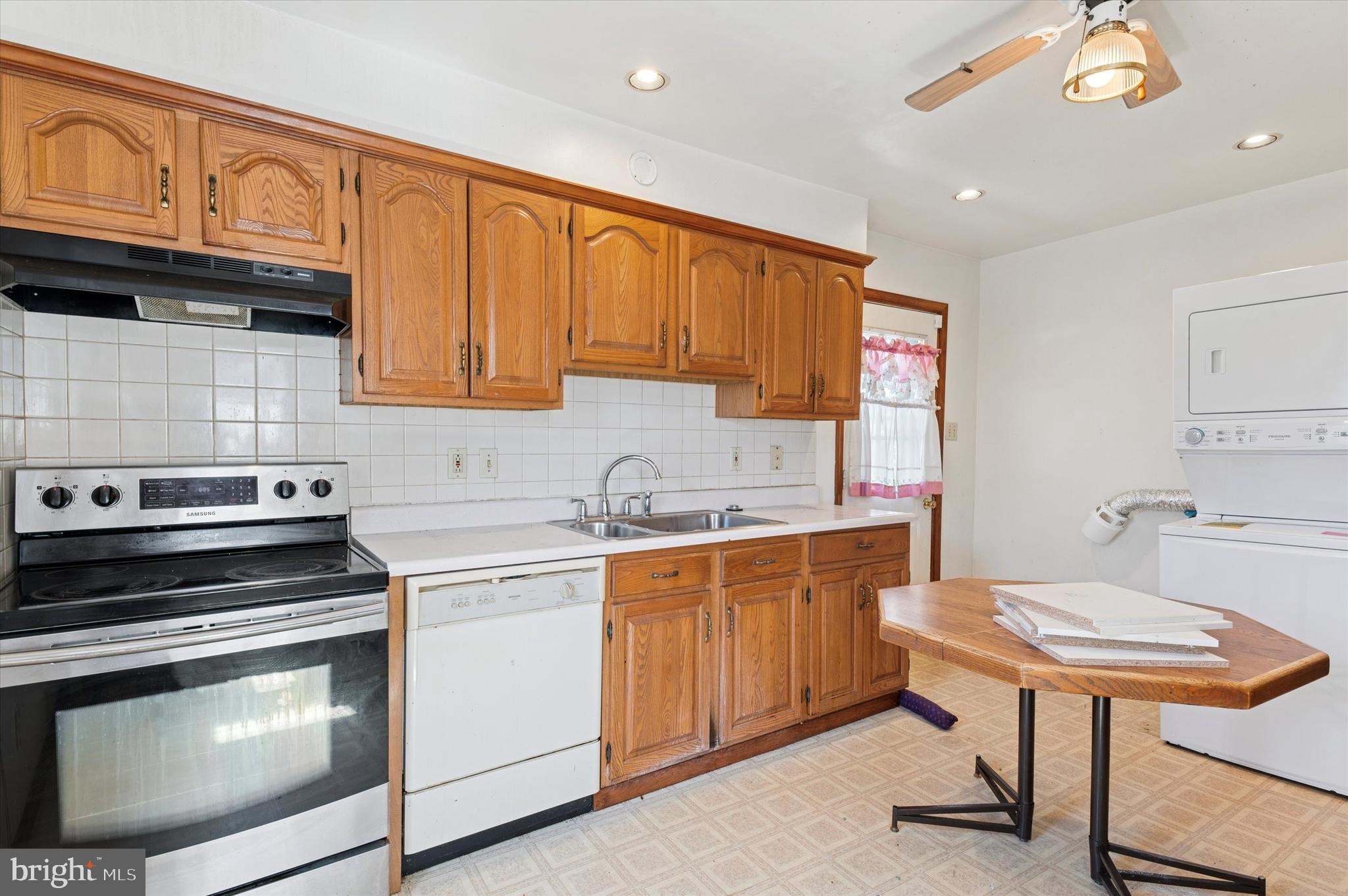 TWIN OAKS - Residential