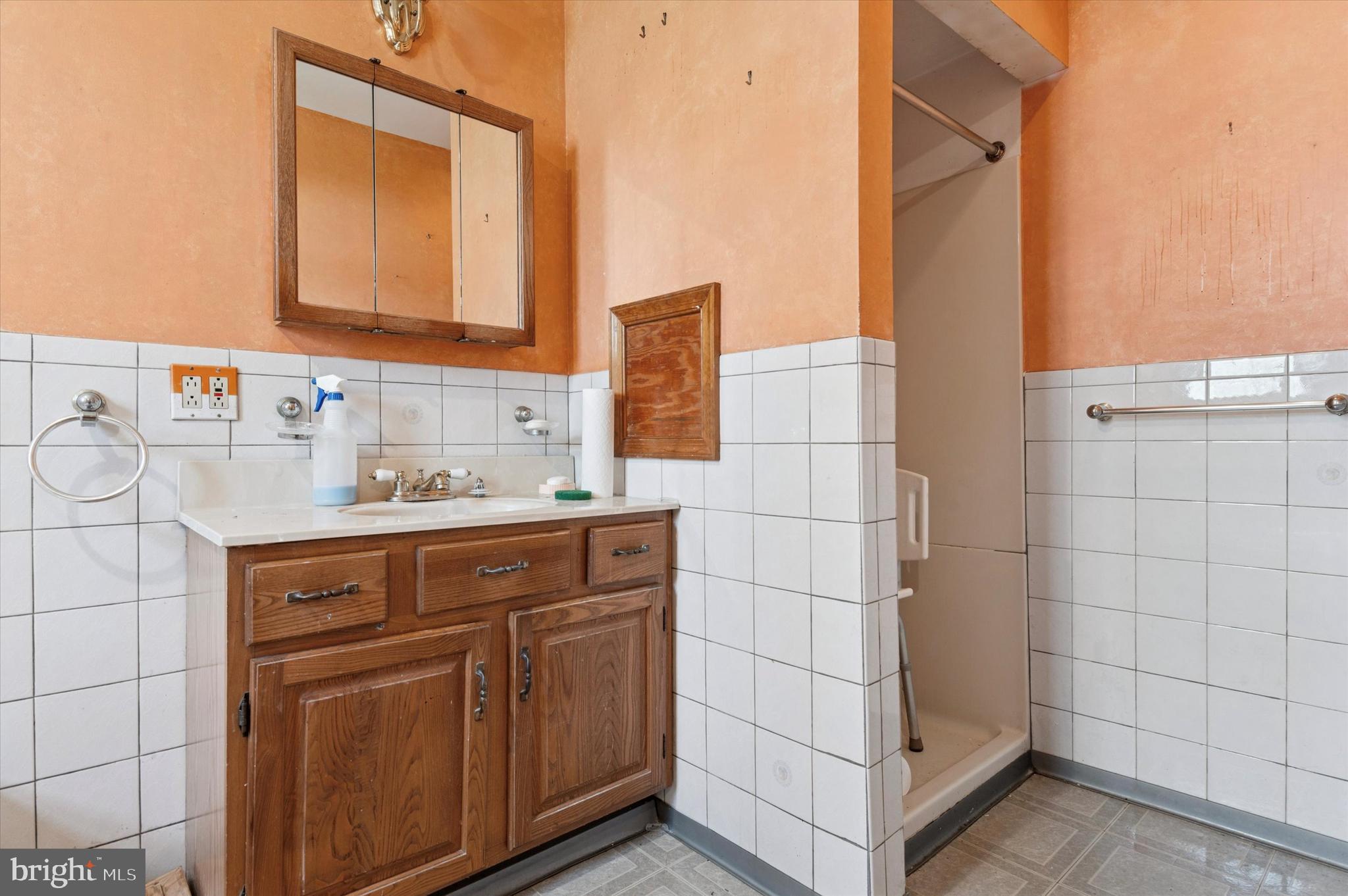 TWIN OAKS - Residential