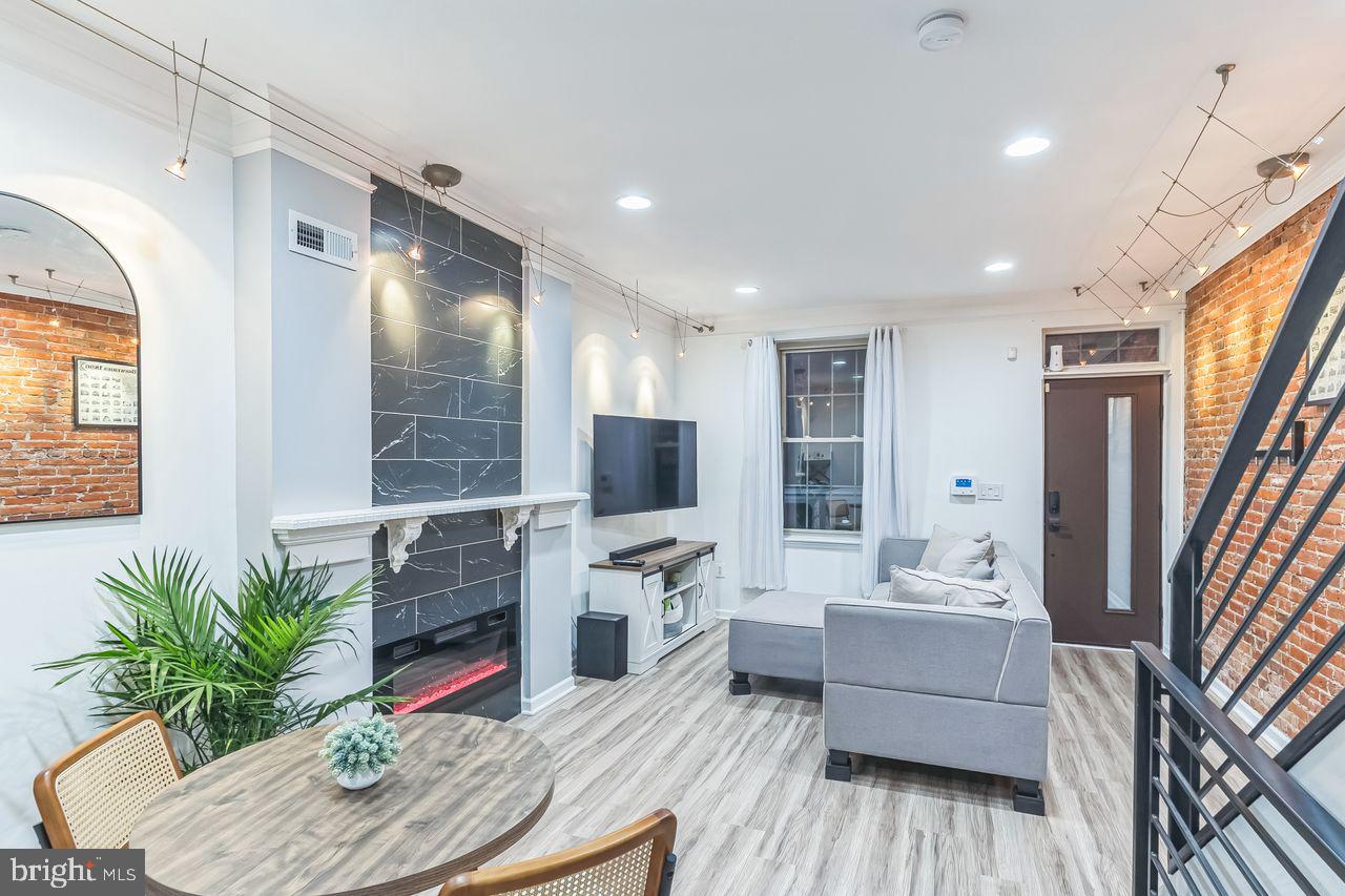 FAIRMOUNT - Residential