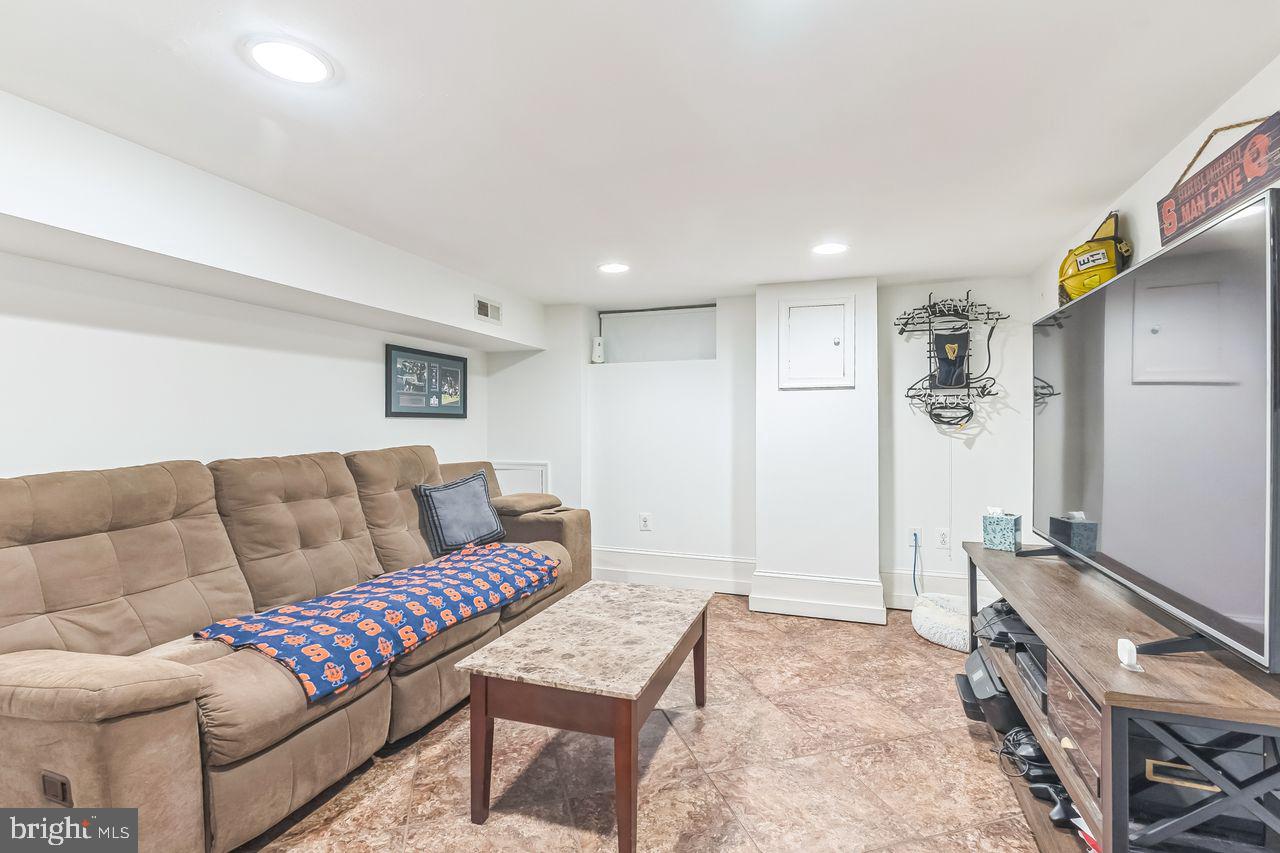 FAIRMOUNT - Residential