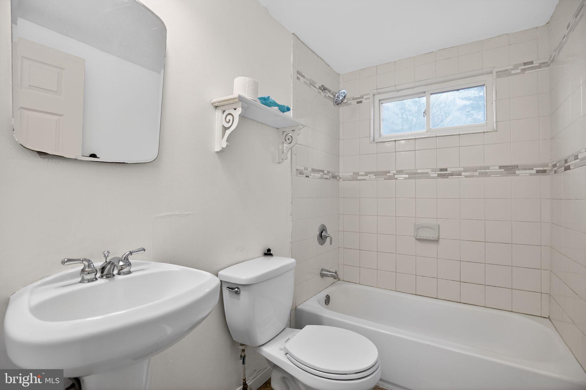 HOLLYWOOD SHORES - Residential