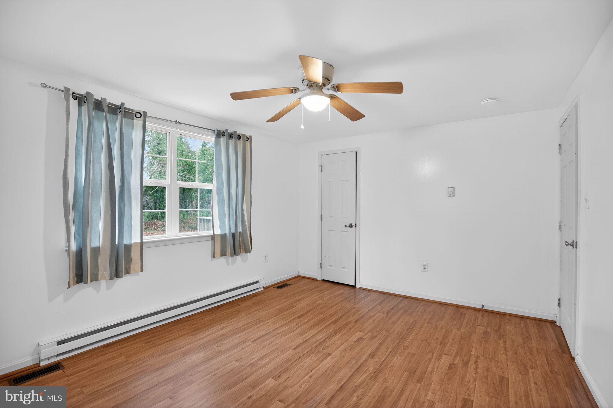 HOLLYWOOD SHORES - Residential