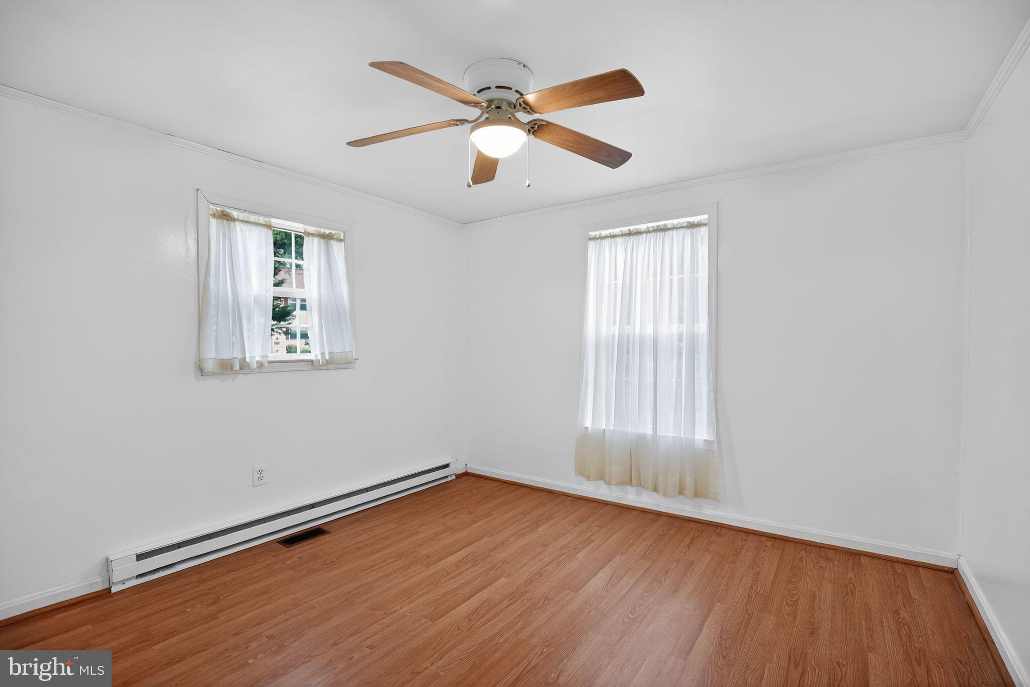 HOLLYWOOD SHORES - Residential