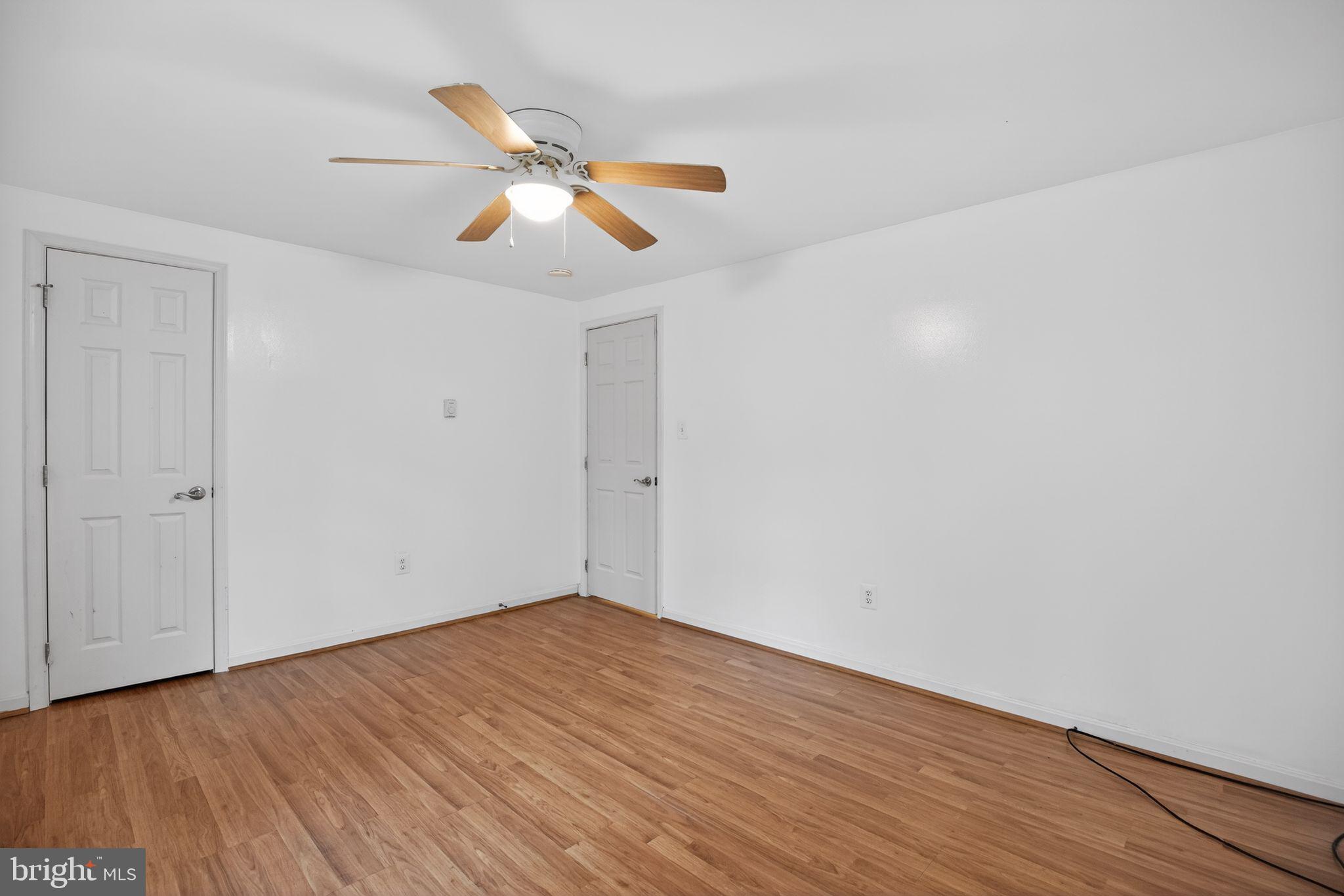 HOLLYWOOD SHORES - Residential