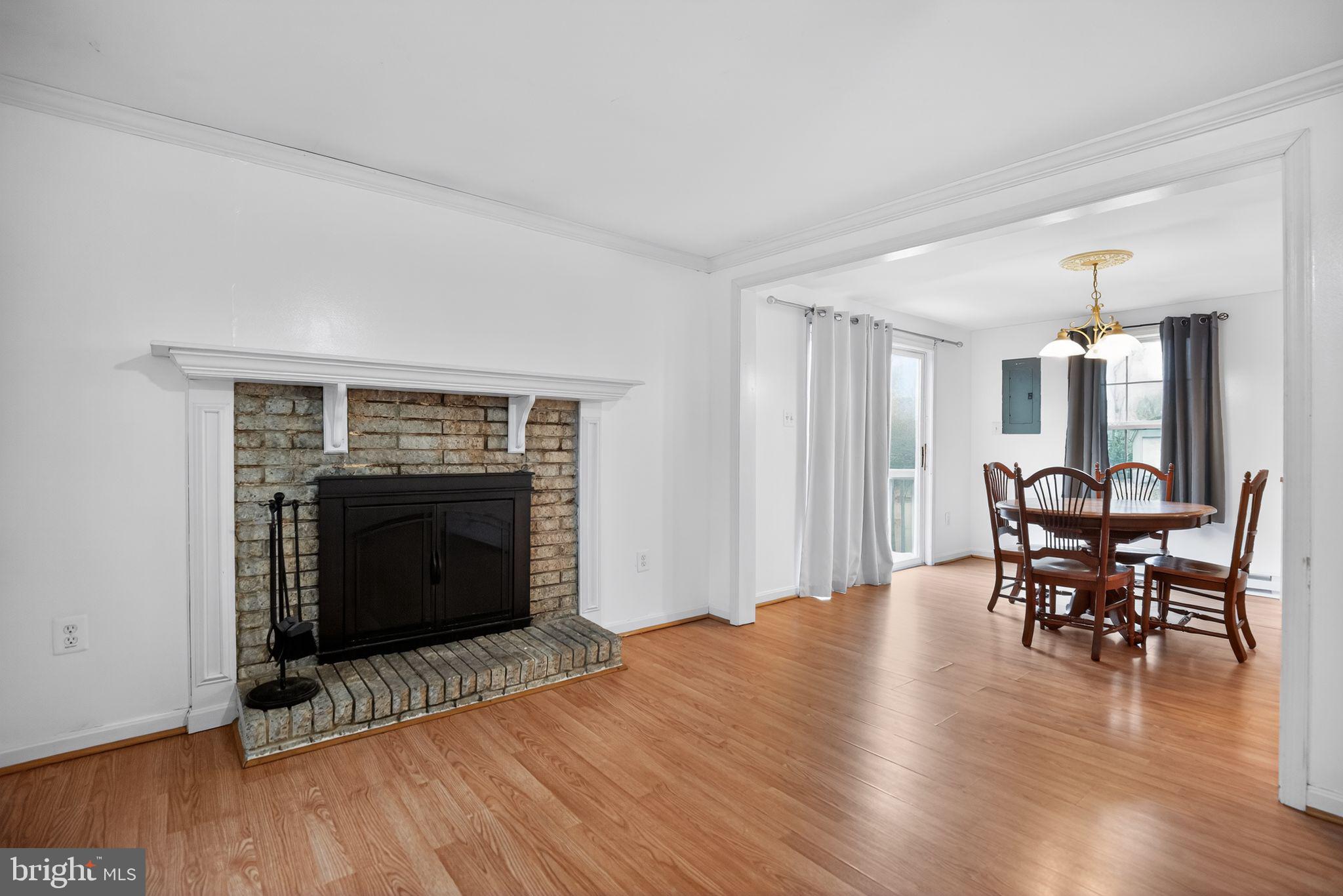 HOLLYWOOD SHORES - Residential