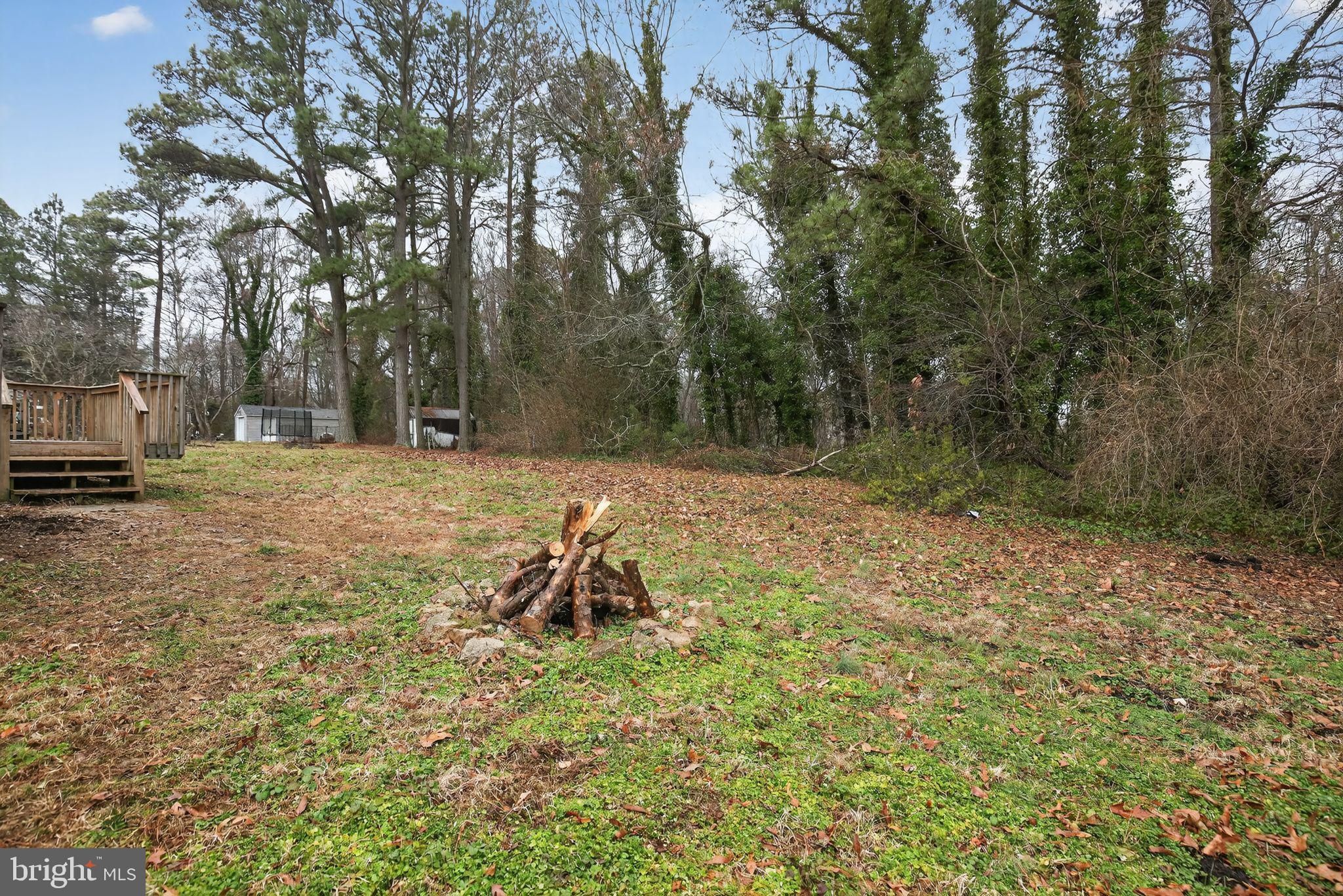 HOLLYWOOD SHORES - Residential