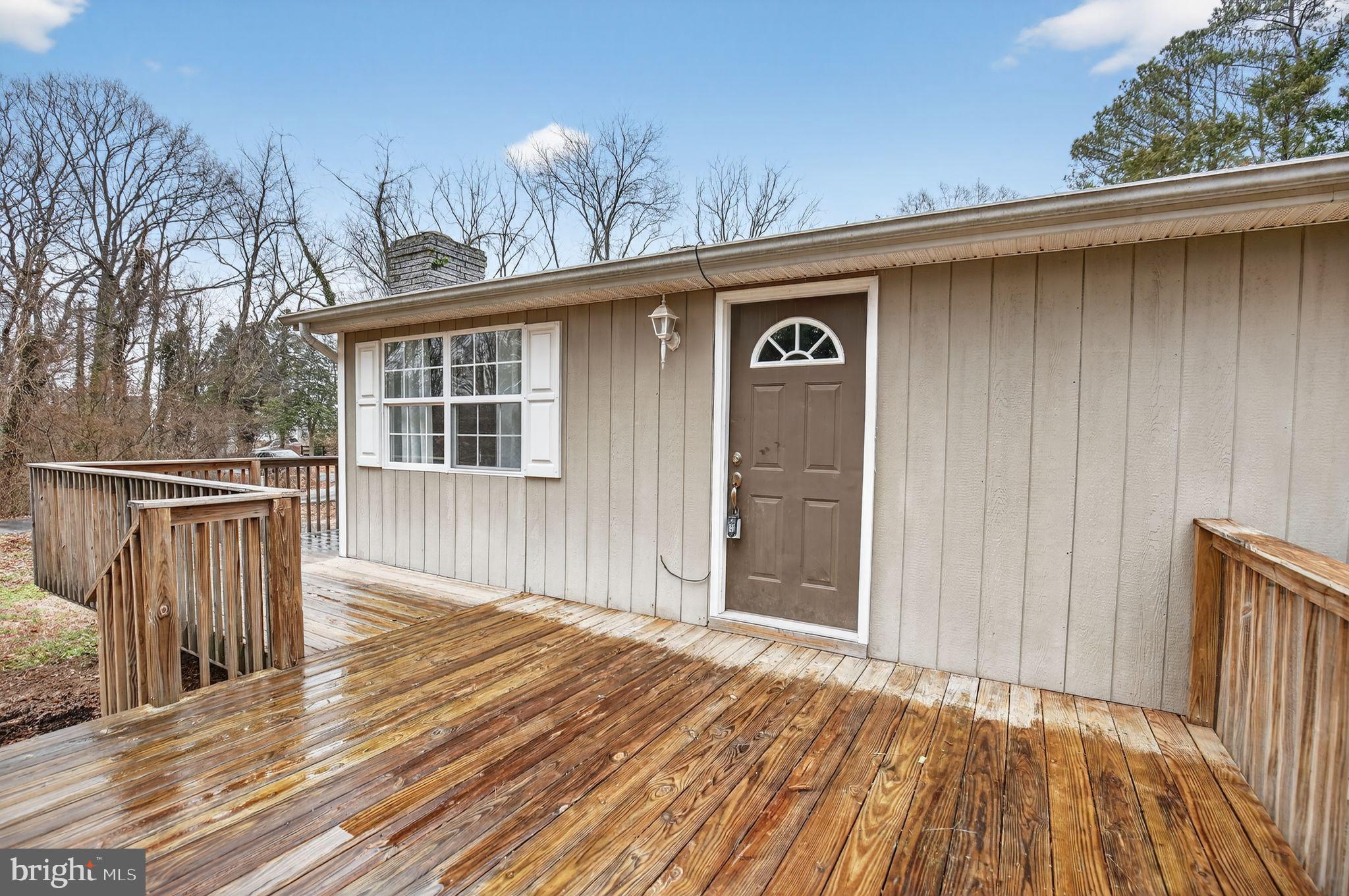 HOLLYWOOD SHORES - Residential