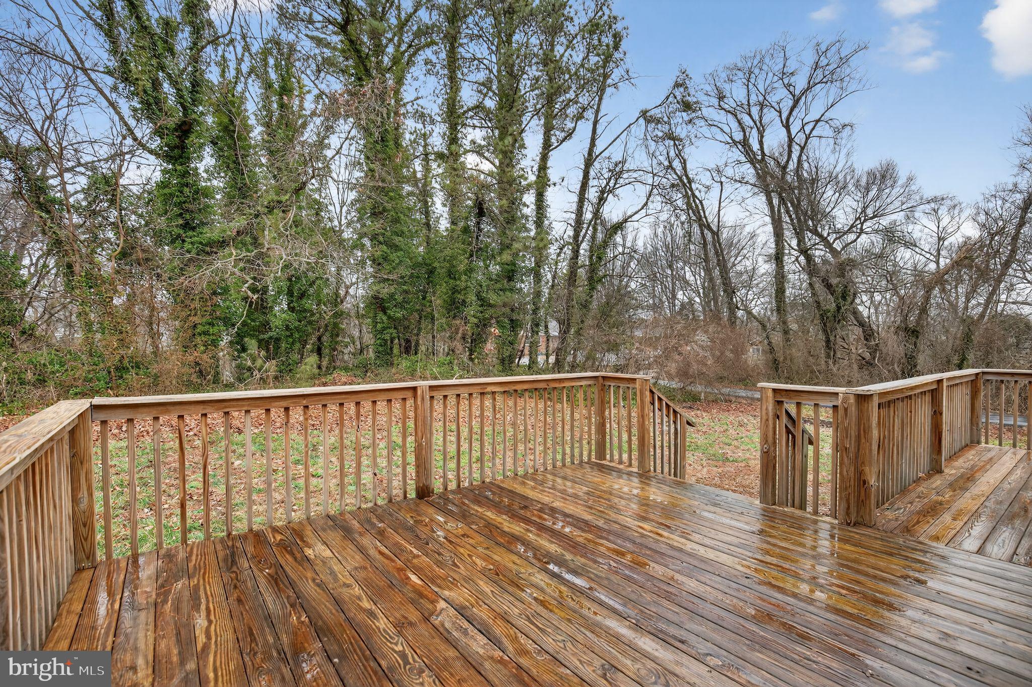 HOLLYWOOD SHORES - Residential