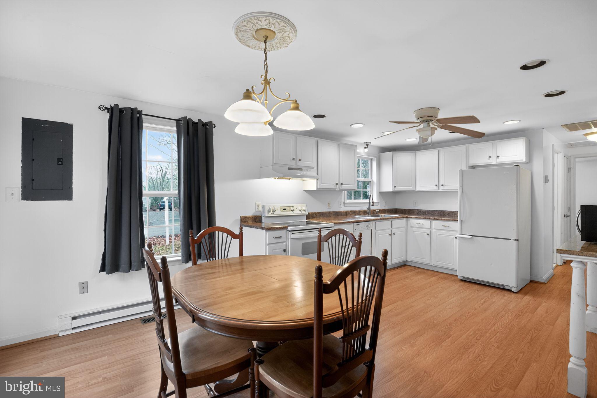 HOLLYWOOD SHORES - Residential