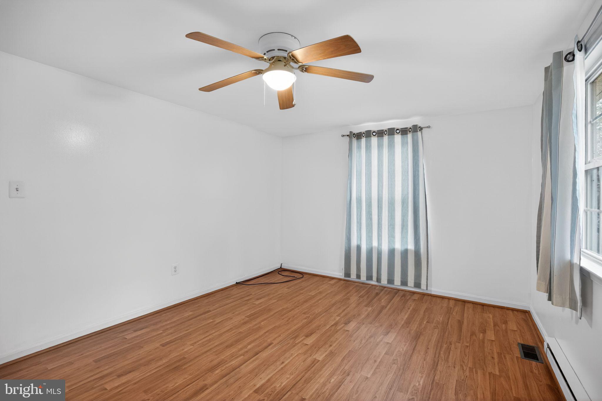 HOLLYWOOD SHORES - Residential