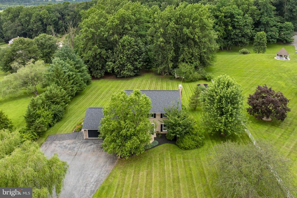 Photo of 175 N Ridge Road, REINHOLDS, PA 17569 (MLS # PALA2073268)