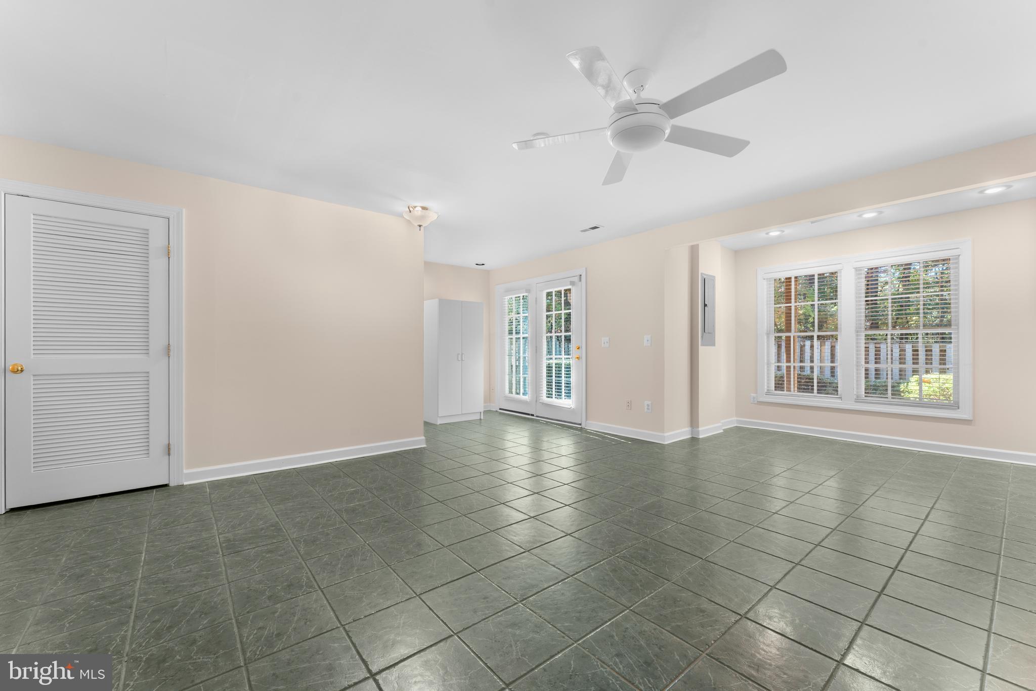 VIRGINIA OAKS - Residential