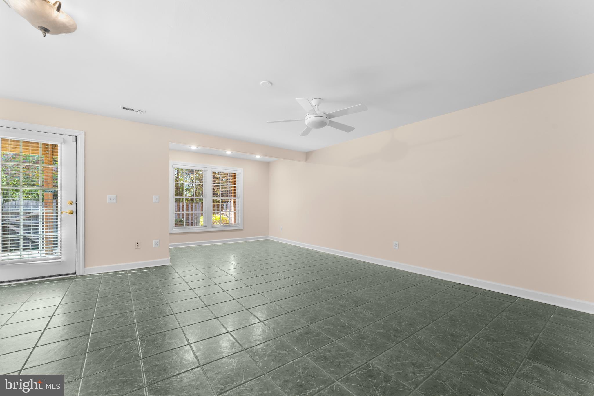 VIRGINIA OAKS - Residential