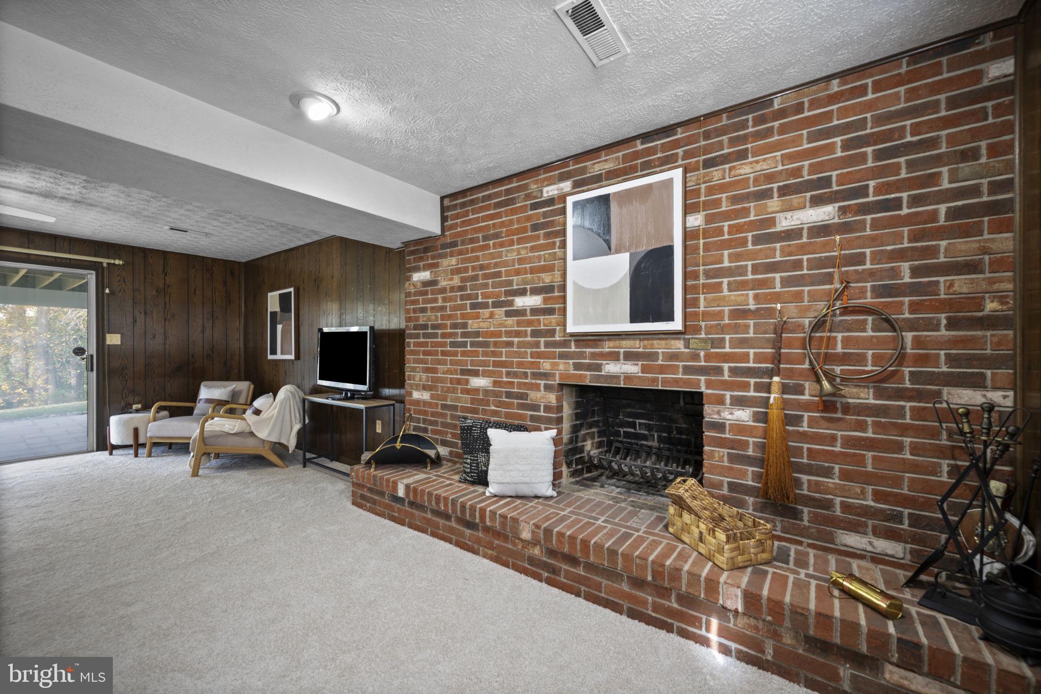 HARFORD HUNT MANOR - Residential