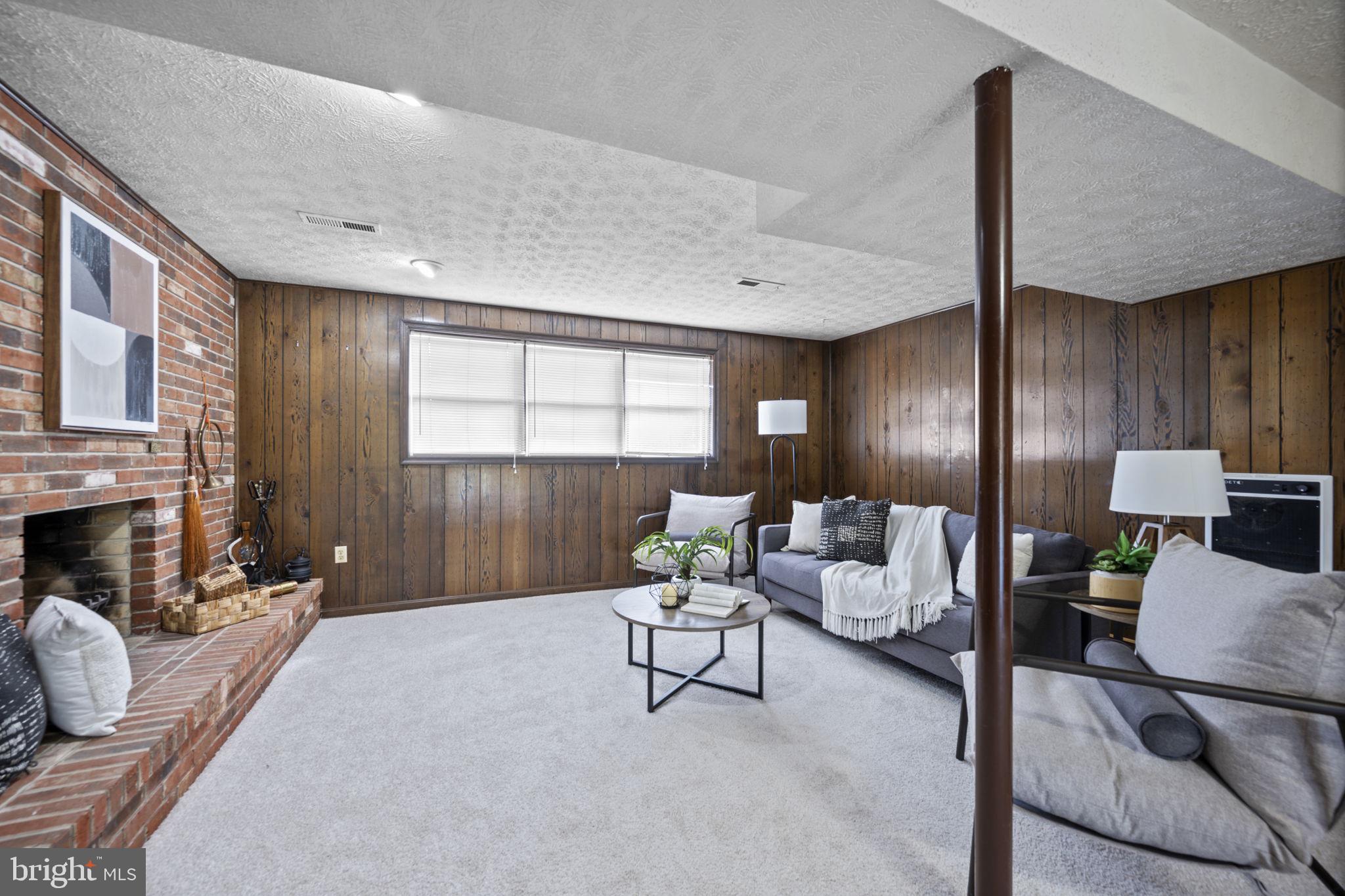 HARFORD HUNT MANOR - Residential