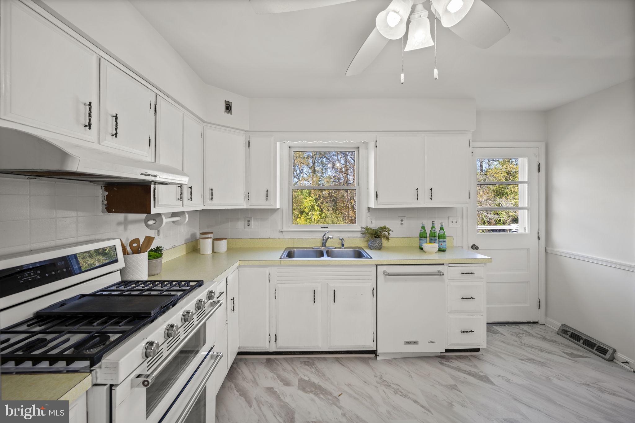 HARFORD HUNT MANOR - Residential