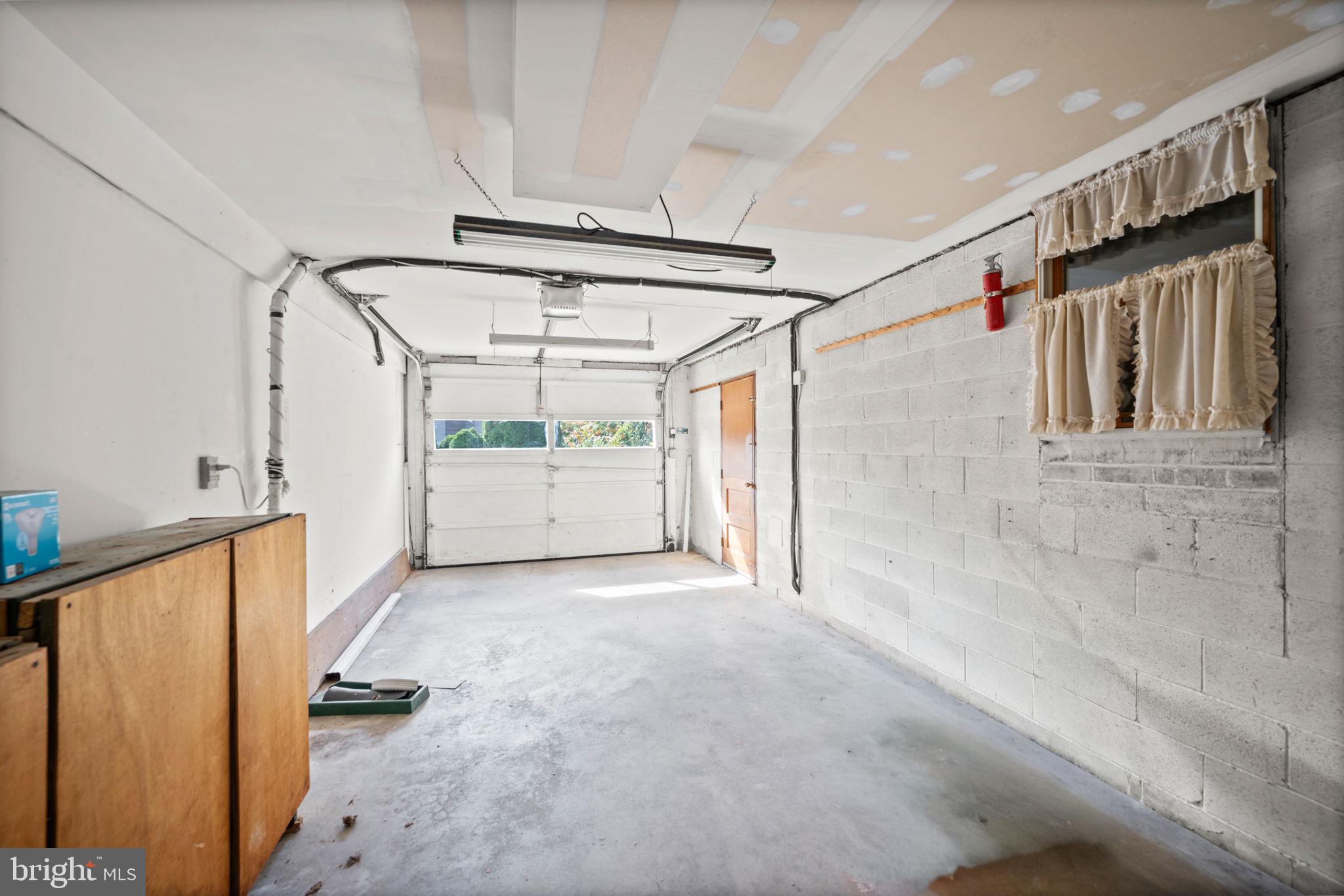 HARFORD HUNT MANOR - Residential