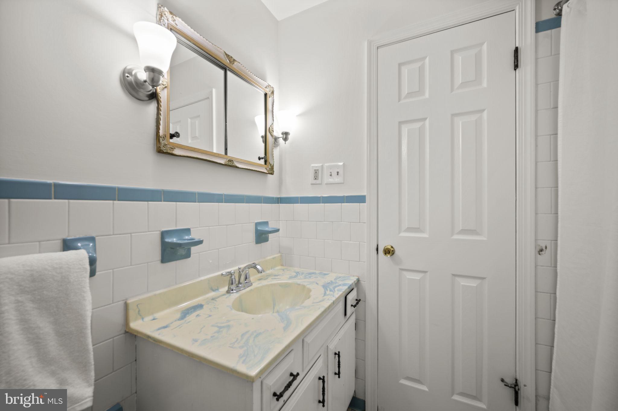 HARFORD HUNT MANOR - Residential