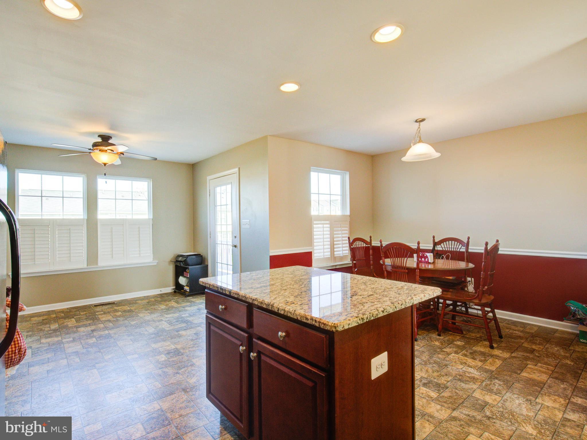 LAKELAND PLACE - Residential