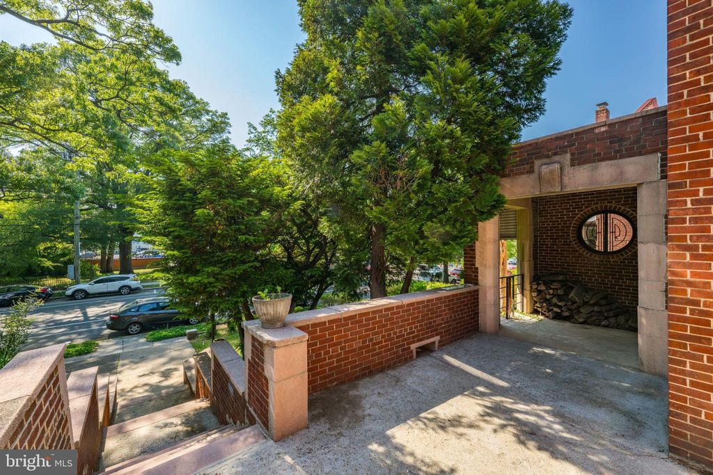 Photo of 6121 14th Street NW, WASHINGTON, DC 20011 (MLS # DCDC2262580)