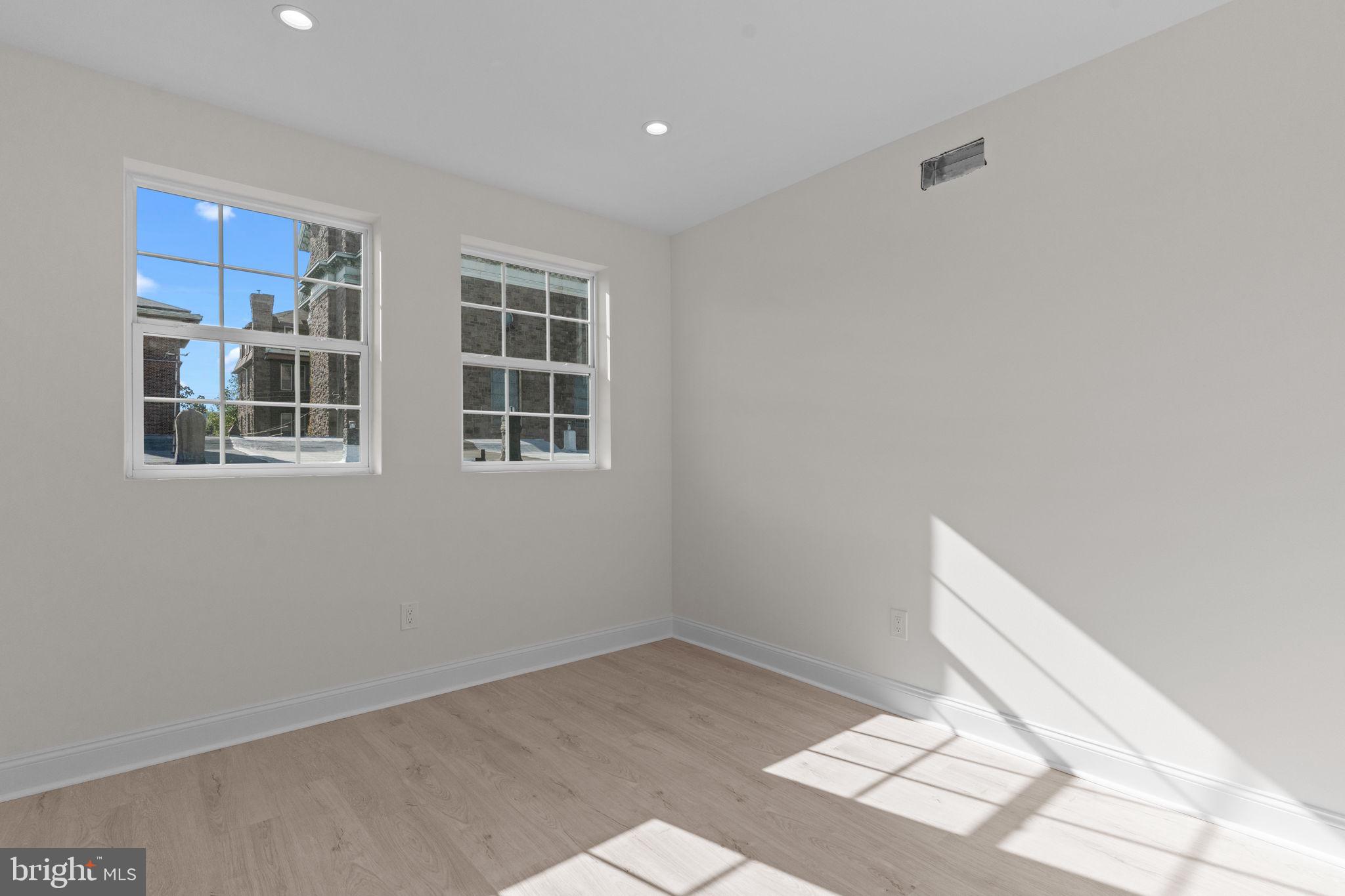 PORT RICHMOND - Residential