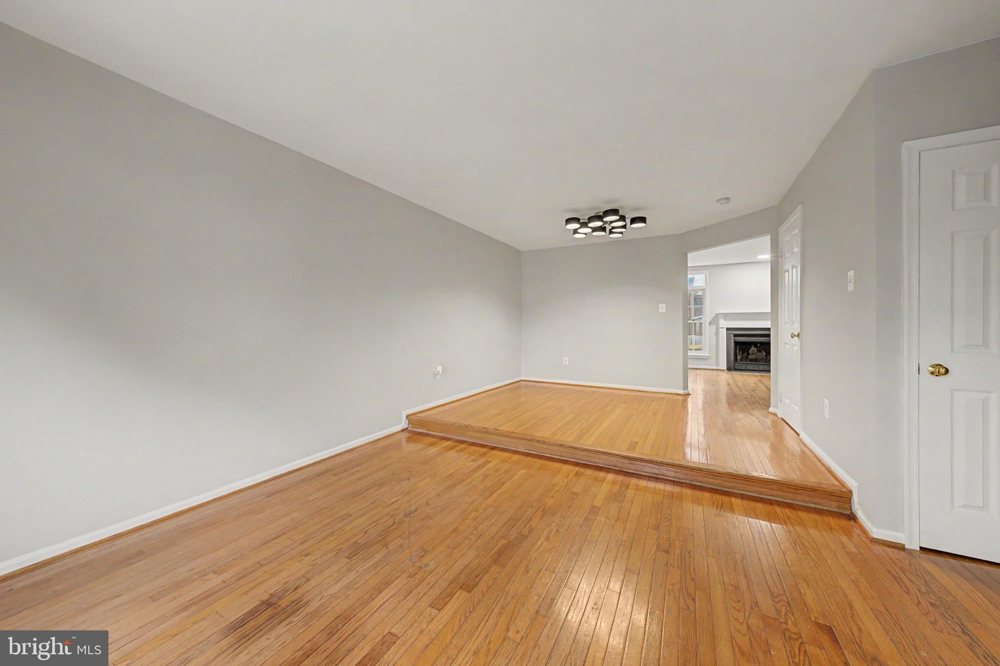 6952 COMPTON LANE