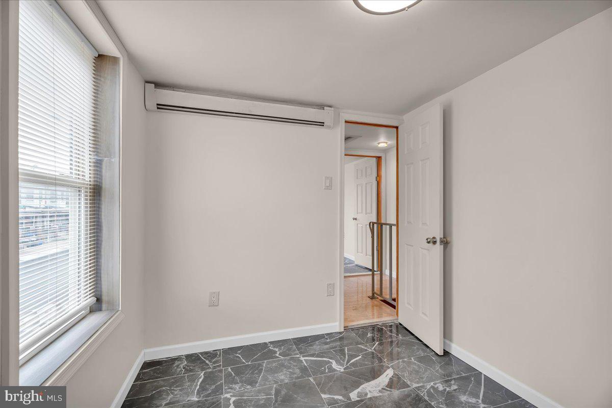 KENSINGTON - Residential