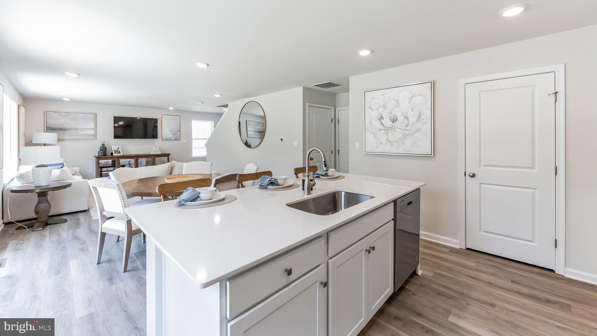 STRAWBERRY FIELDS - Residential