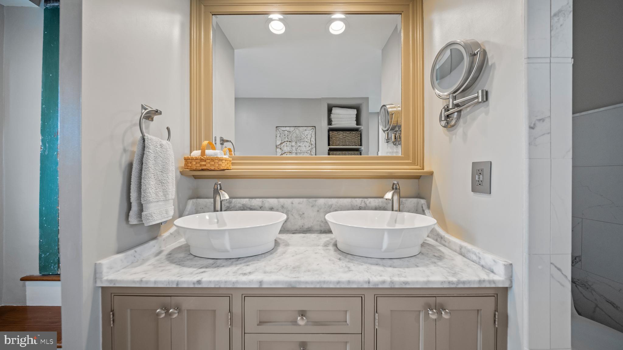 CENTREVILLE - Residential