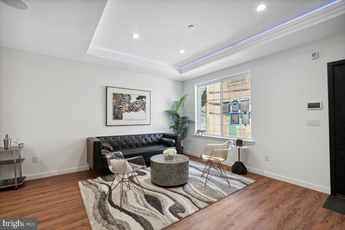 1805 E OAKDALE STREET