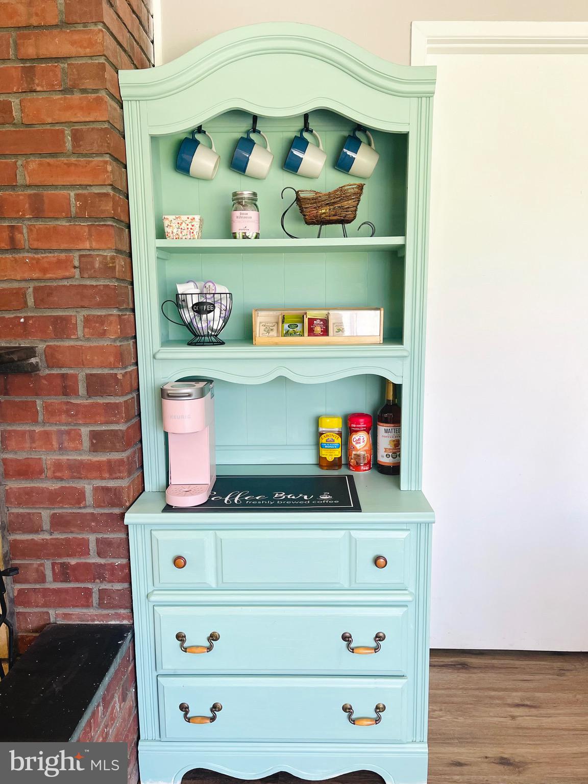 SNOWBALL GATE - Residential Lease