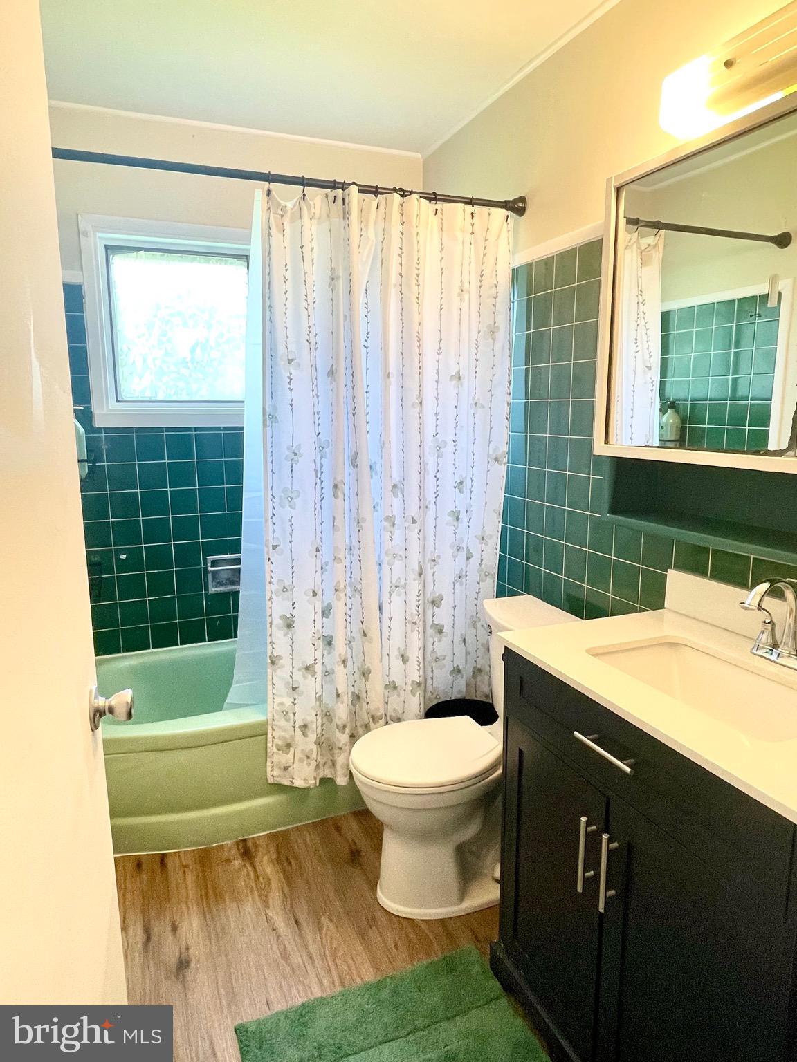 SNOWBALL GATE - Residential Lease