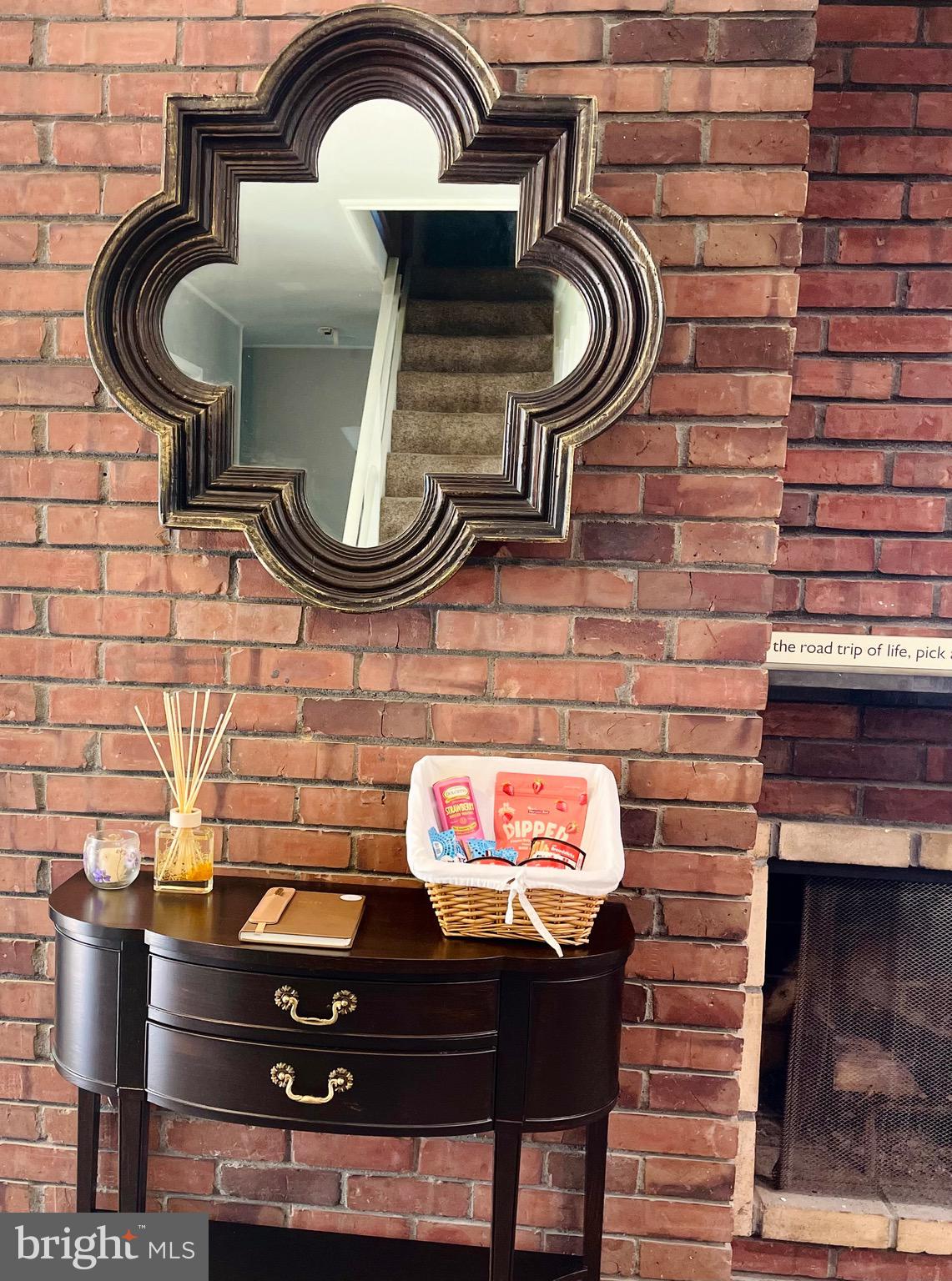 SNOWBALL GATE - Residential Lease