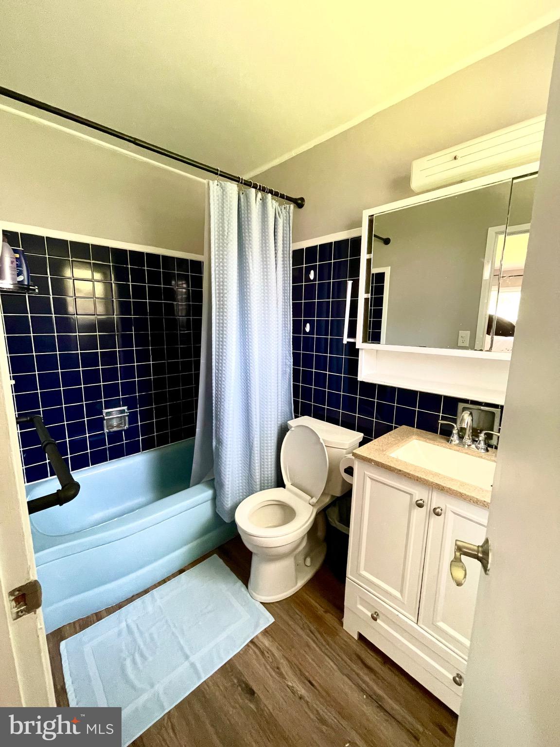 SNOWBALL GATE - Residential Lease