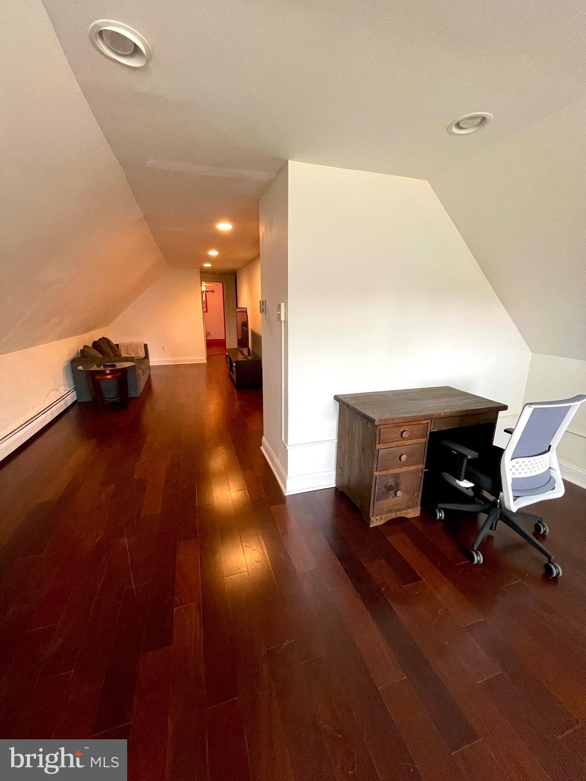 SNOWBALL GATE - Residential Lease