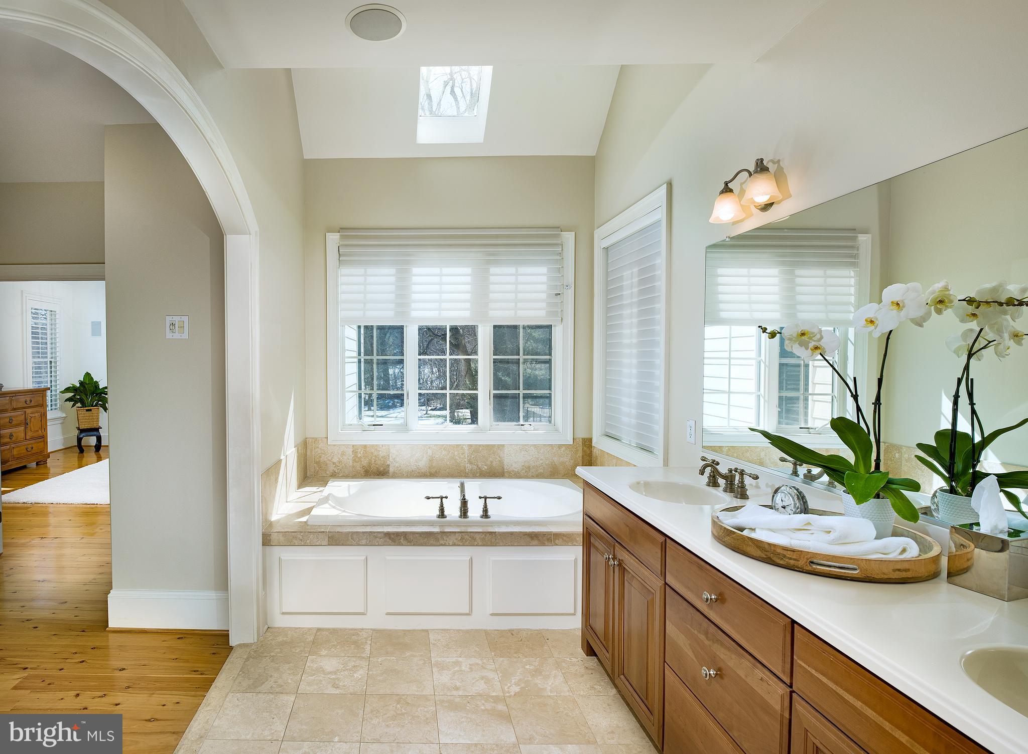 WHITEGATE - Residential