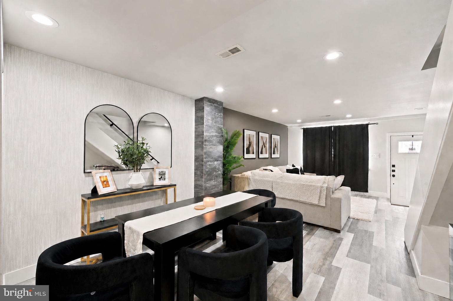 2952 S SYDENHAM