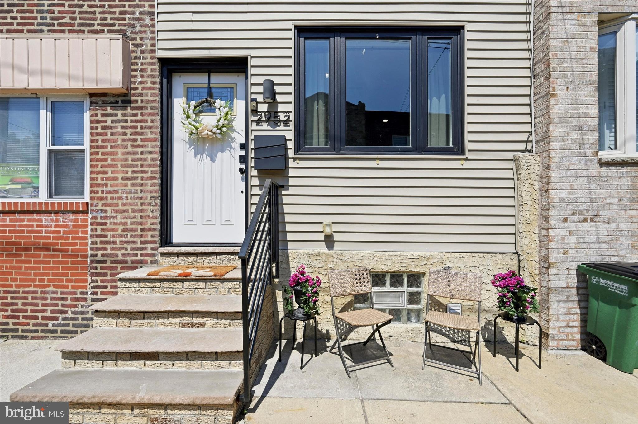 2952 S SYDENHAM