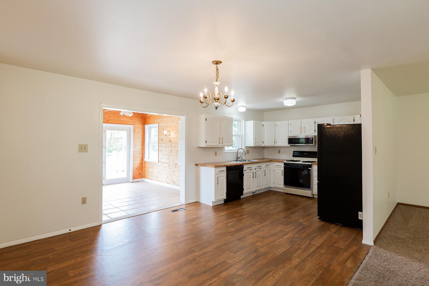 3 APACHE LANE