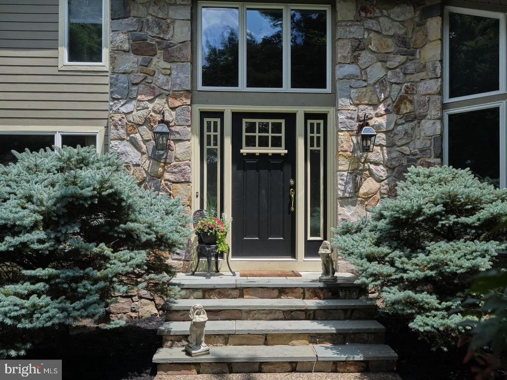 Photo of 9 Skyview Drive, IVYLAND, PA 18974 (MLS # PABU2114906)