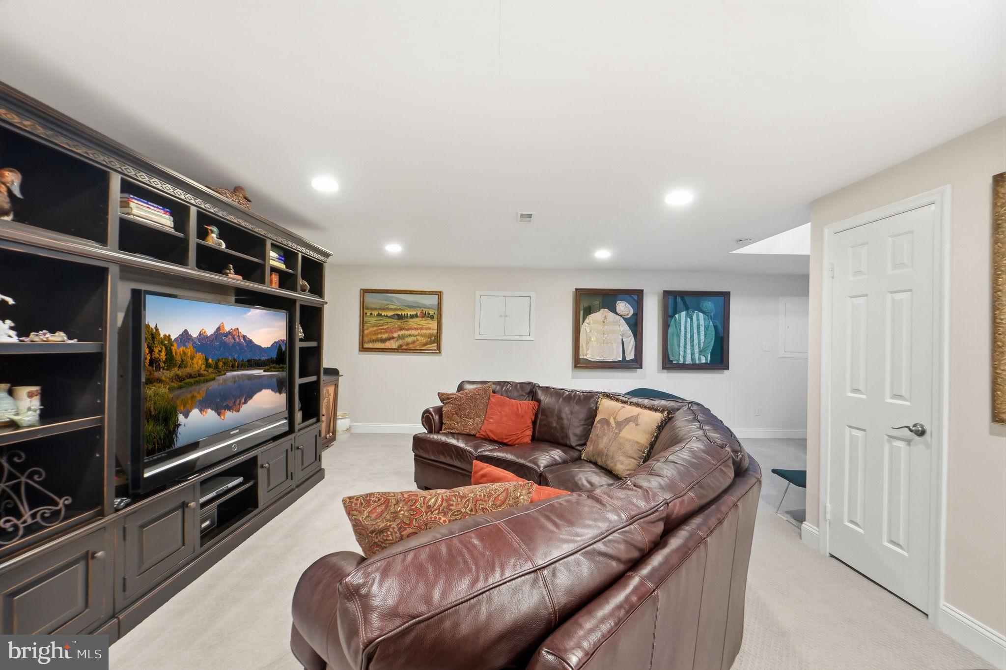 MADISON OF MCLEAN - Residential
