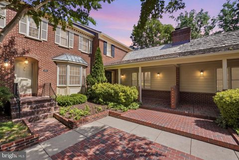 Photo of 6610 Madison Mclean Dr, MCLEAN, VA 22101 (MLS # VAFX2304652)
