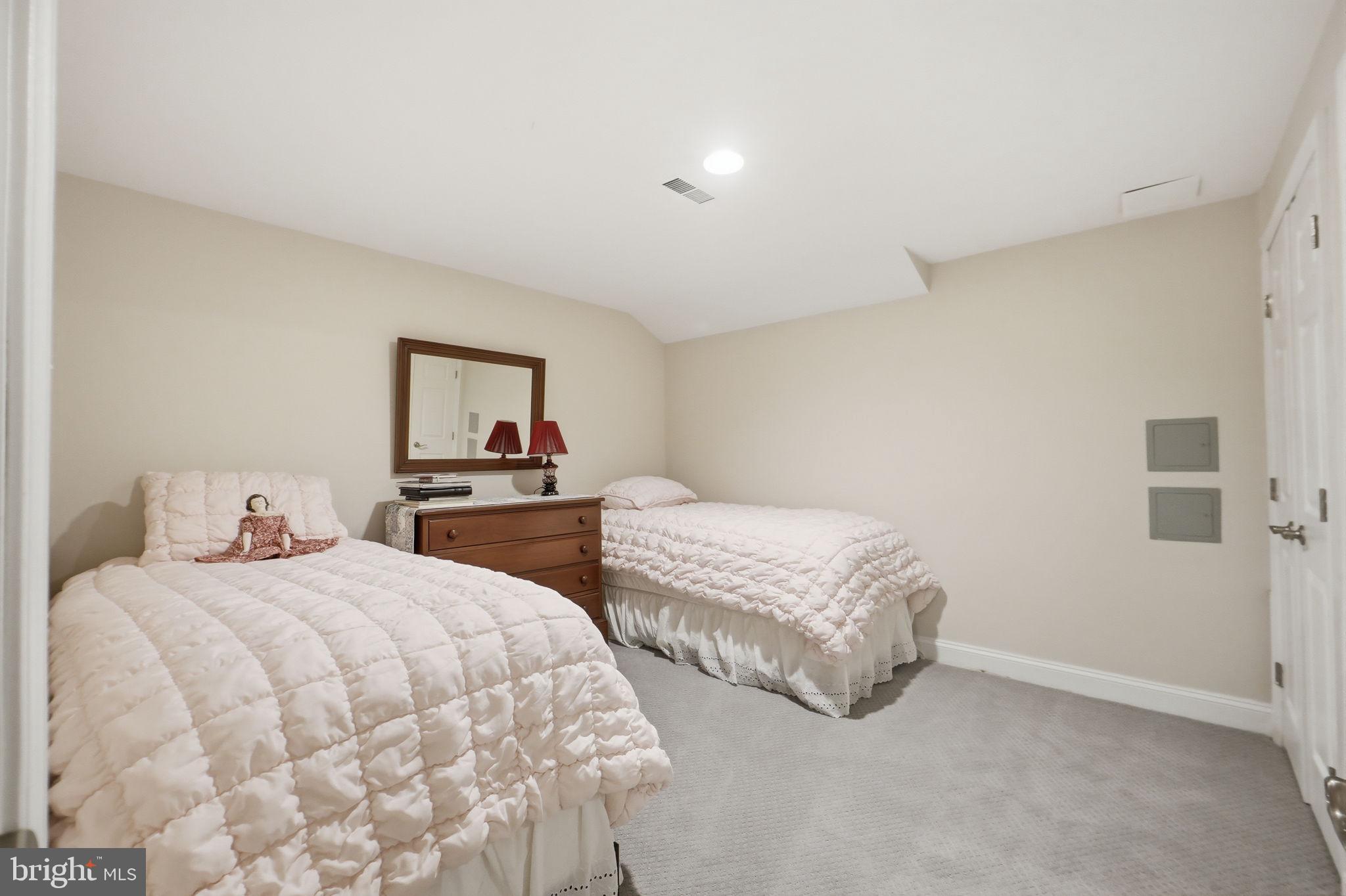 MADISON OF MCLEAN - Residential
