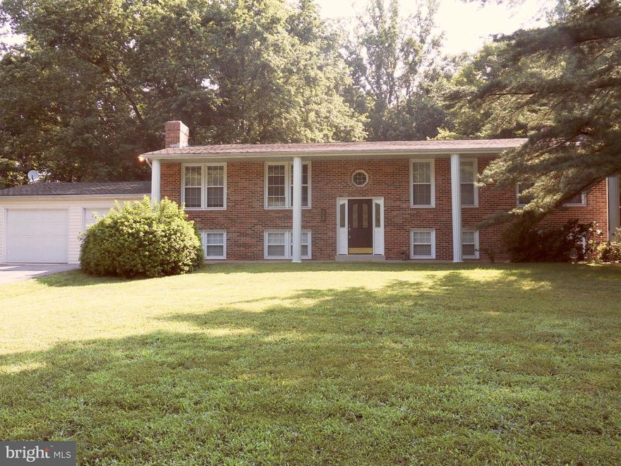 Beautiful home nestled on 3 acres in a quiet cal-de-sac! Kitchen with stainless appliances (4 years old) , breakfast bar and separate dining room. Entertain guests in the large living room w/FP or Sun Room with lots of natural light. New laminate flooring throughout upper floor, 2 car garage w/auto openers (2yrs old) and dble wide driveway, shed, new roof and much more! No HOA!!