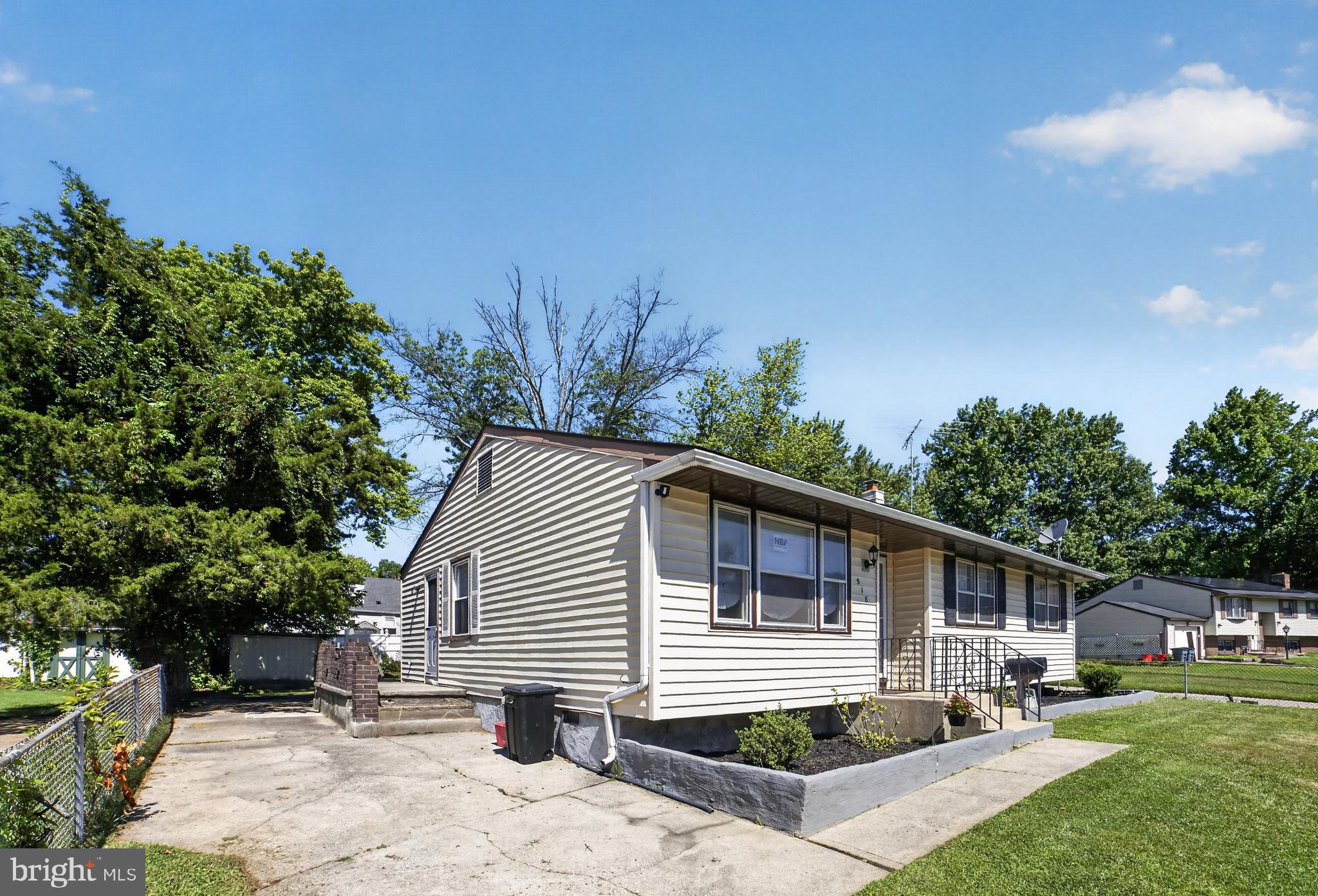 518 CARVER COURT