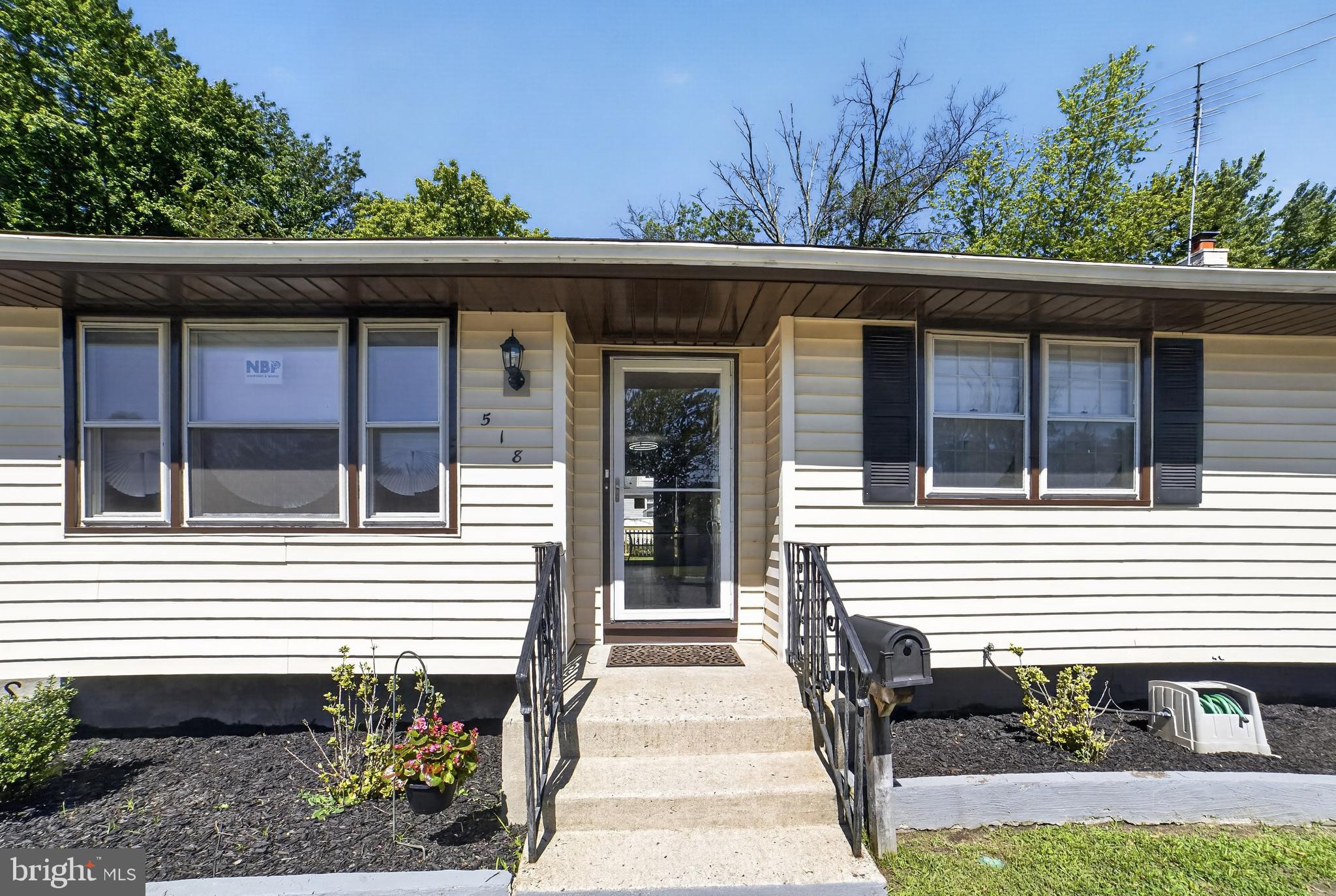 518 CARVER COURT