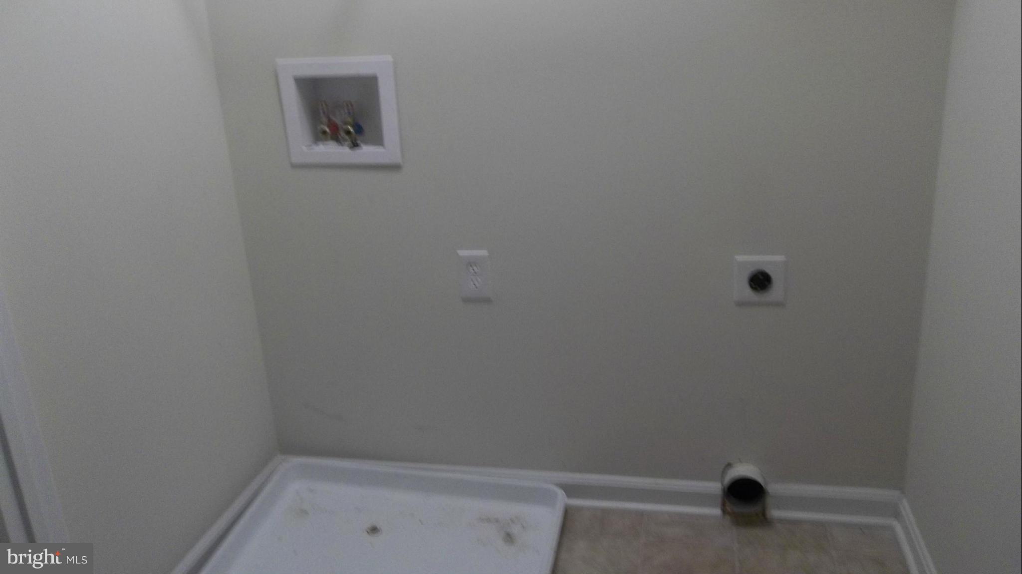 PRESIDENTIAL LAKES - Residential Lease