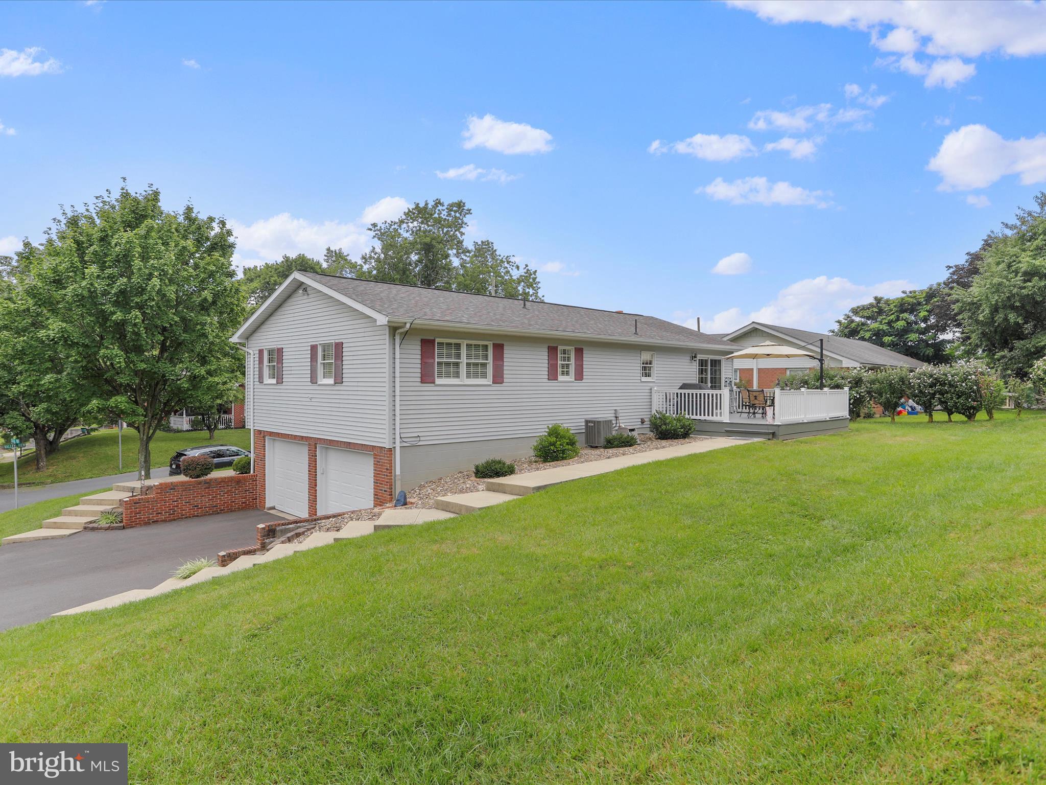 HAWTHORNE HEIGHTS - Residential