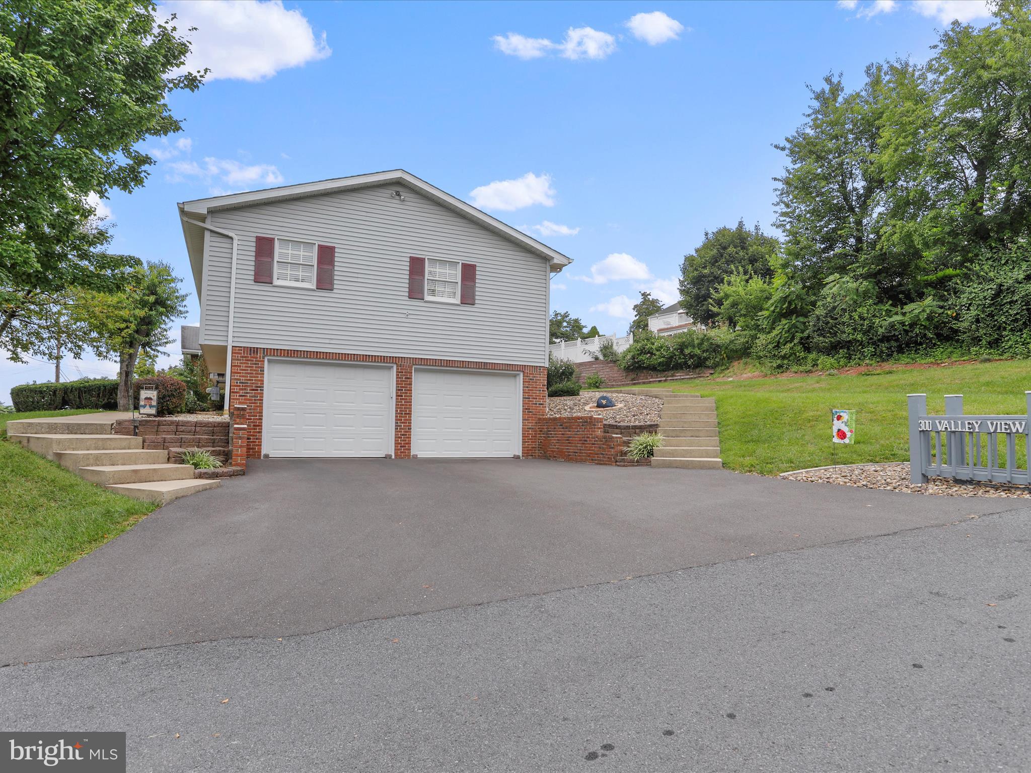 HAWTHORNE HEIGHTS - Residential