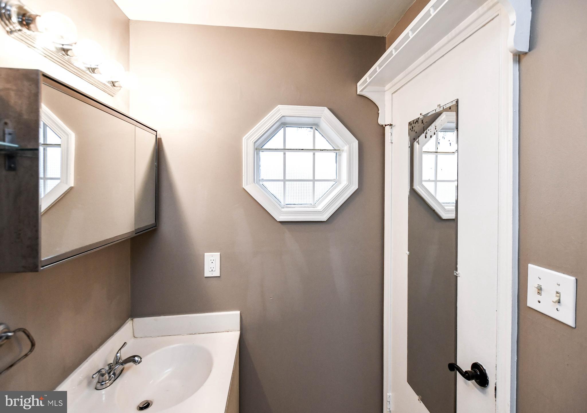 CROMWELL FOUNTAIN - Residential